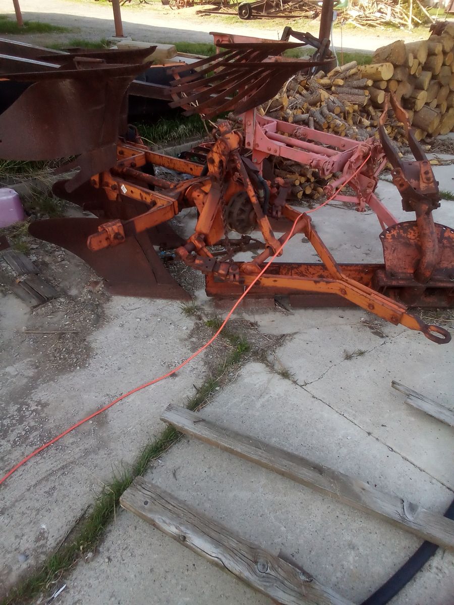 Allis Chalmers plows