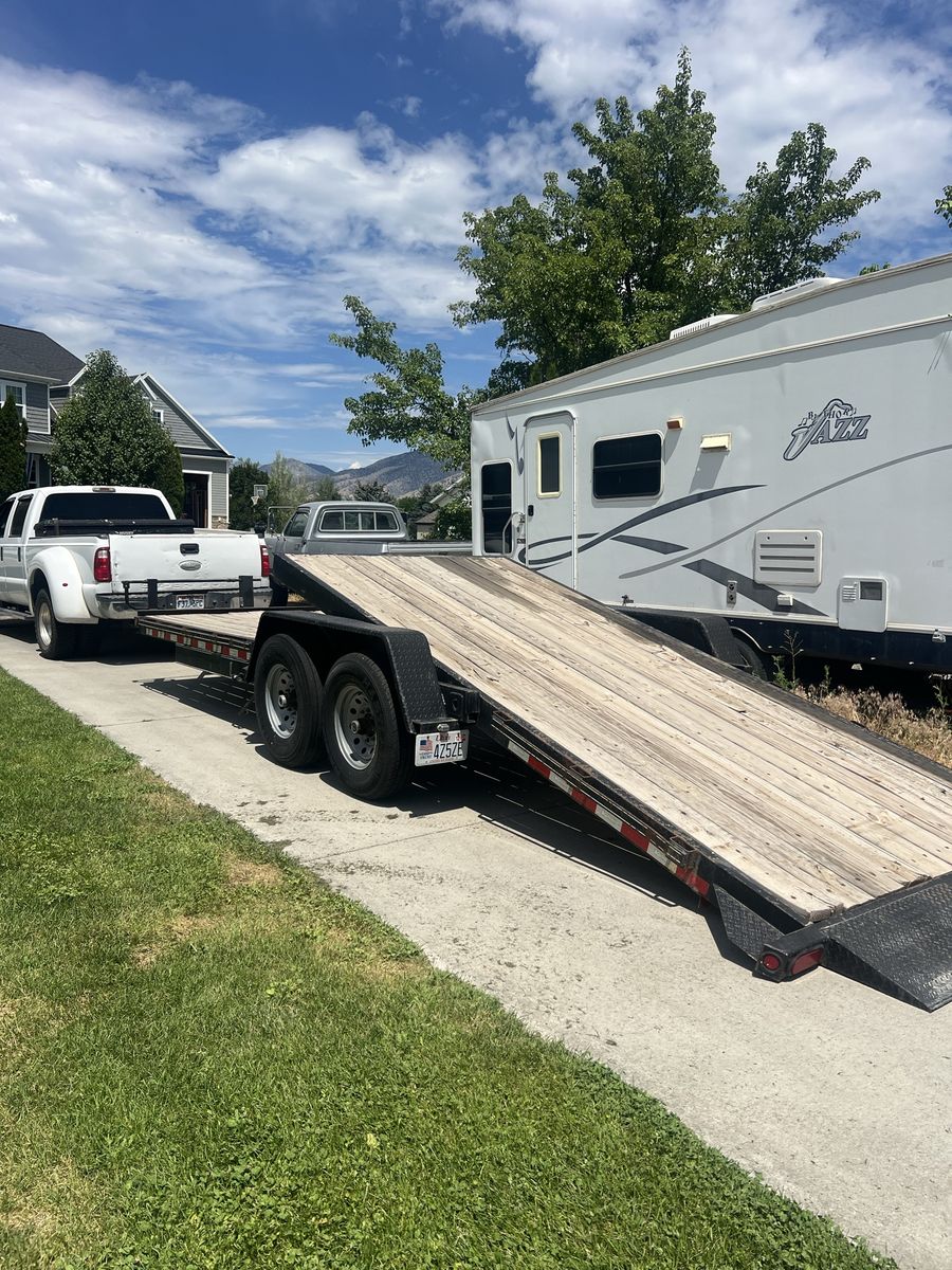 2020 Kaufman 22’ equipment tilt deck 