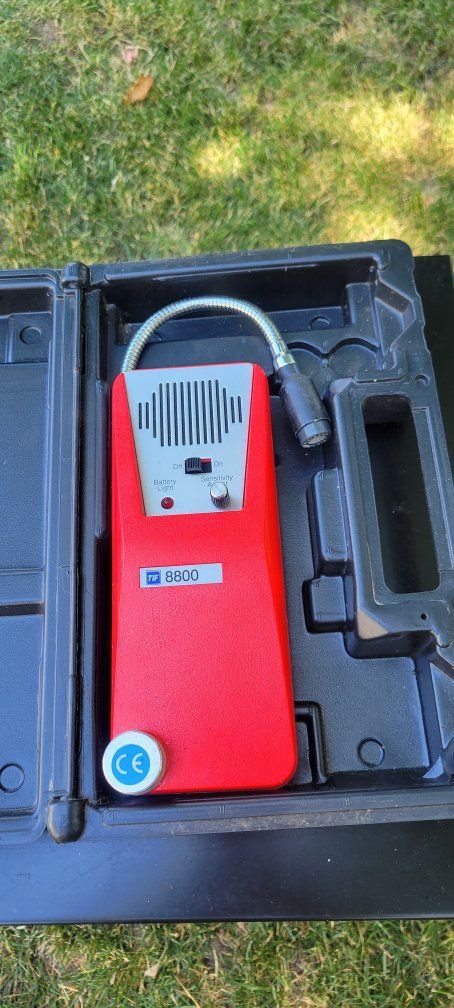 TIF 8800 Refrigerant Halogen Leak Detector Red Handheld HVAC Tool with Case