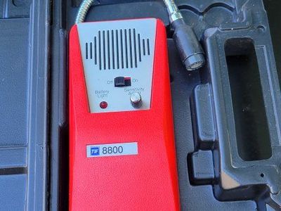 TIF 8800 Refrigerant Halogen Leak Detector Red Handheld HVAC Tool with Case