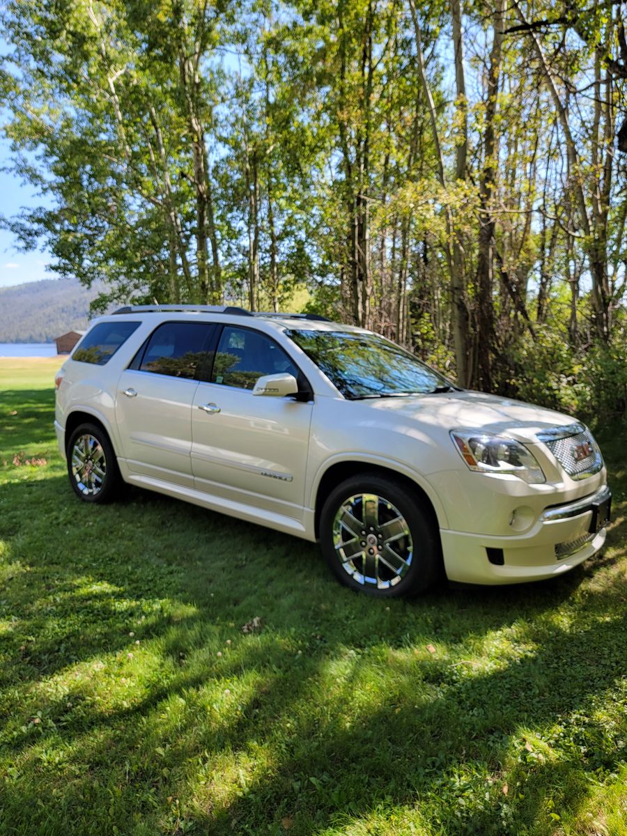 2011 GMC ACADIA Denali