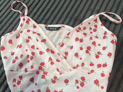 SHEIN Red Floral Print Ribbed Cami Crop Top Size Medium