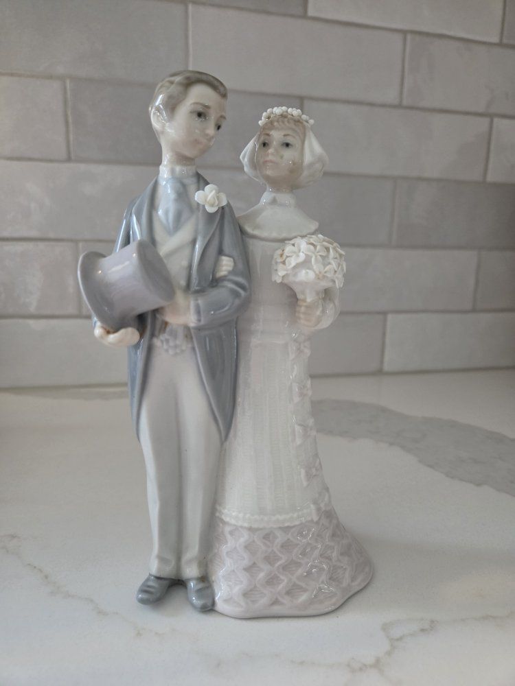 Lladro Porcelain Wedding Couple Figurine Bride & Groom Hand Made in Spain