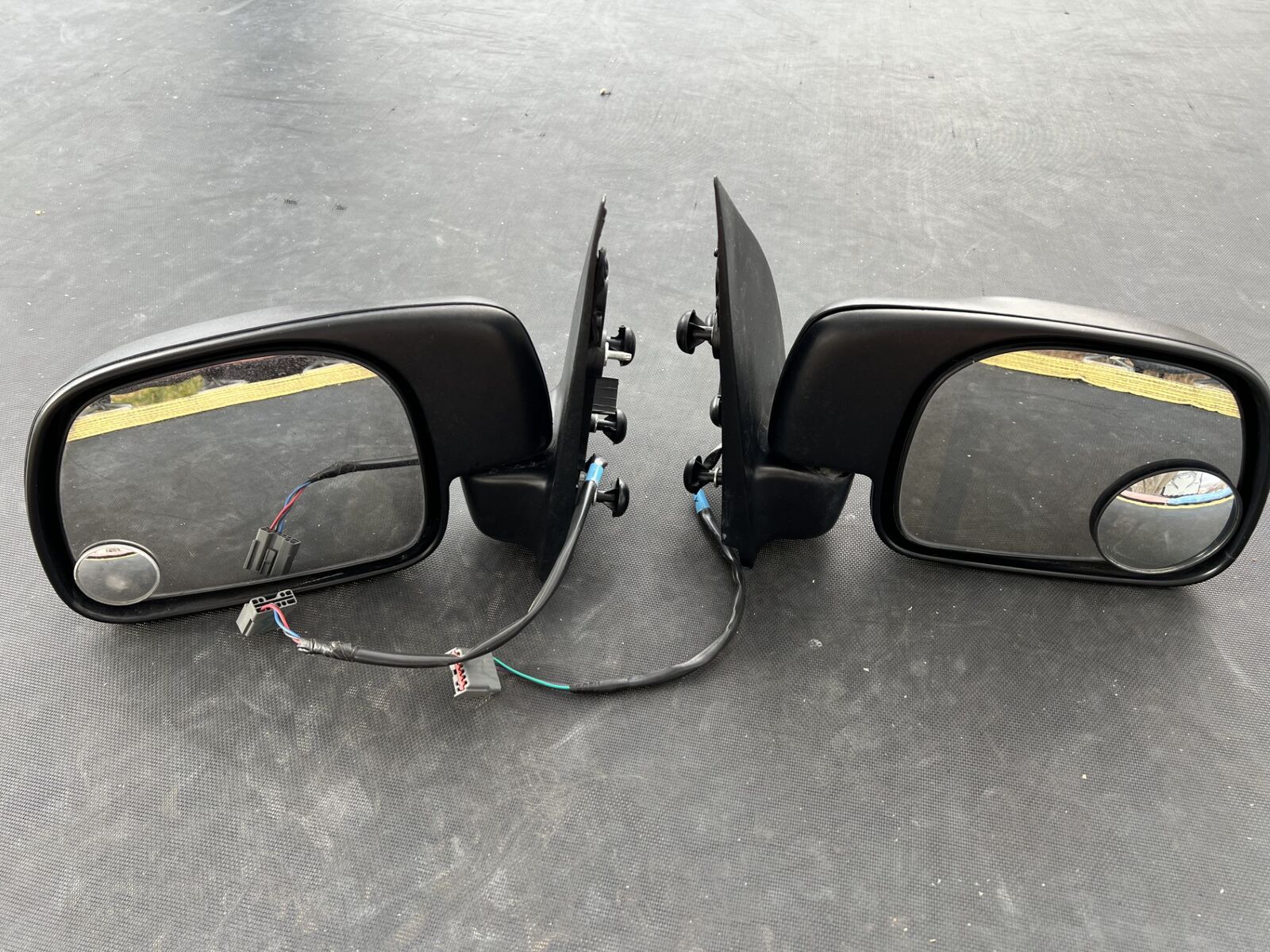 Power OEM Mirrors off a 2002 F350