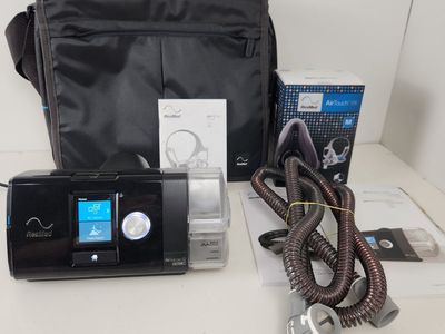 ResMed AirSense 10 AutoSet CPAP Machine with Case, Humidifier, Mask and Tubing. COMPLETE