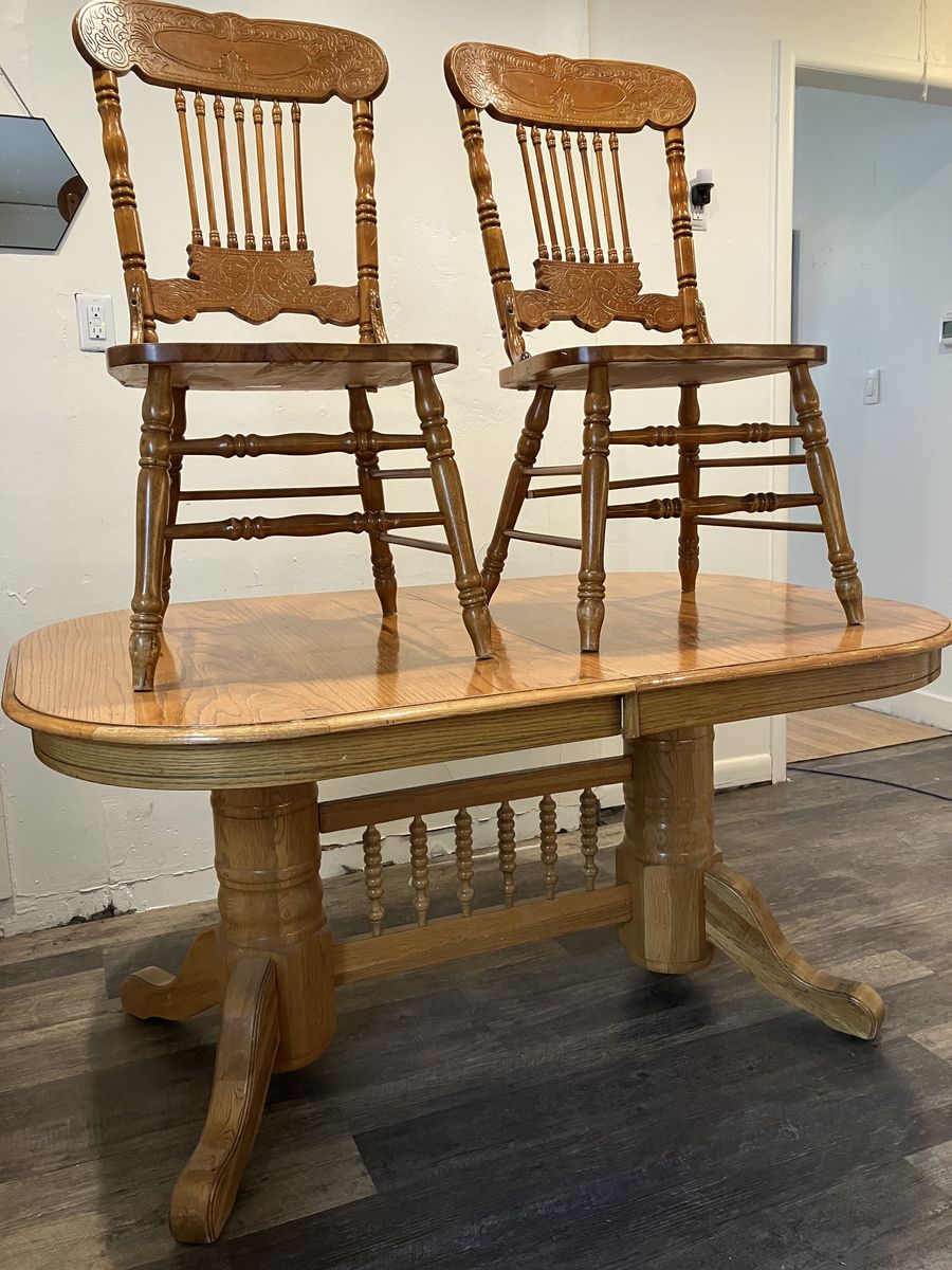 Expandable kitchen table + 2 chairs - solid wood