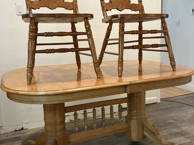 Expandable kitchen table + 2 chairs - solid wood