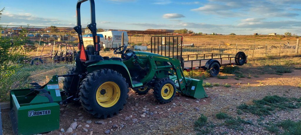 John Deere 3025E Tractor with Bucket & Frontier Box Blade - Low 105.5 Hours, Great Condition