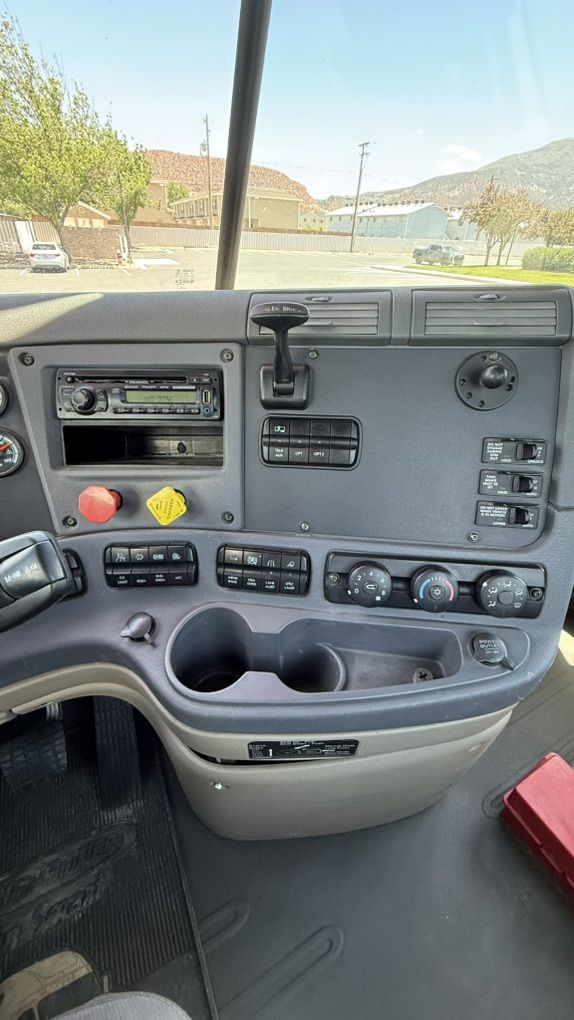 Main image 3