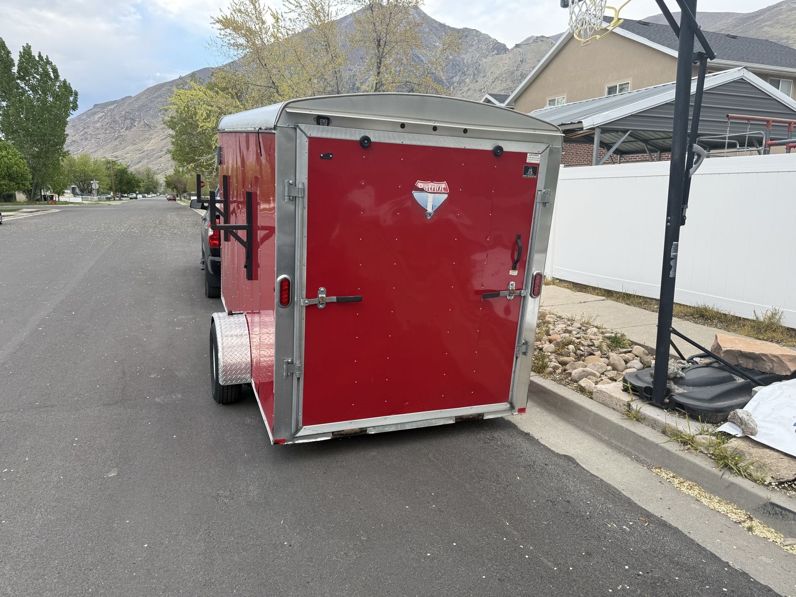 Enclosed trailer
