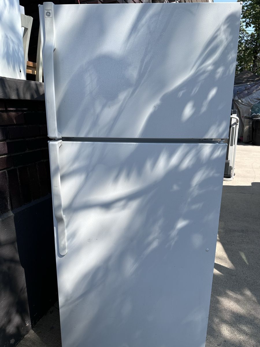 GE refrigerator 