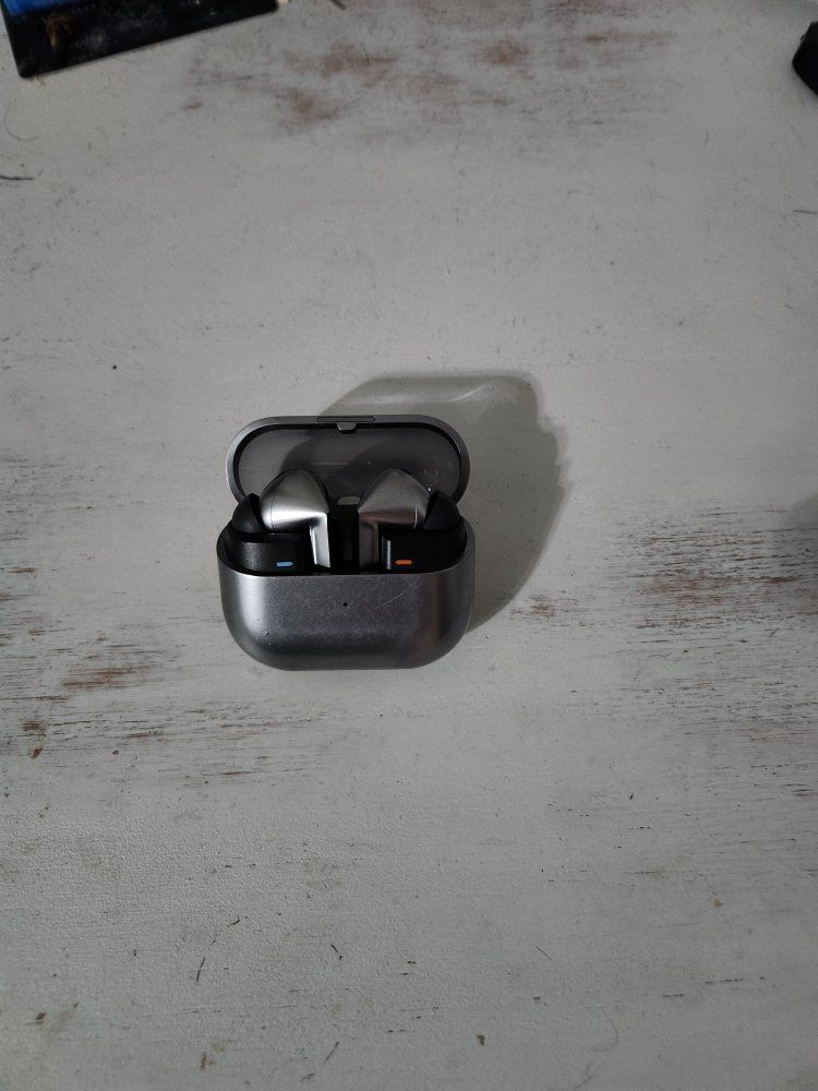 Samsung Galaxy Buds3 Pro Wireless Earbuds - Titanium Silver