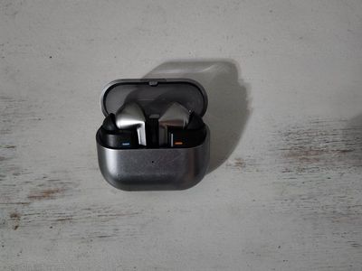 Samsung Galaxy Buds3 Pro Wireless Earbuds - Titanium Silver