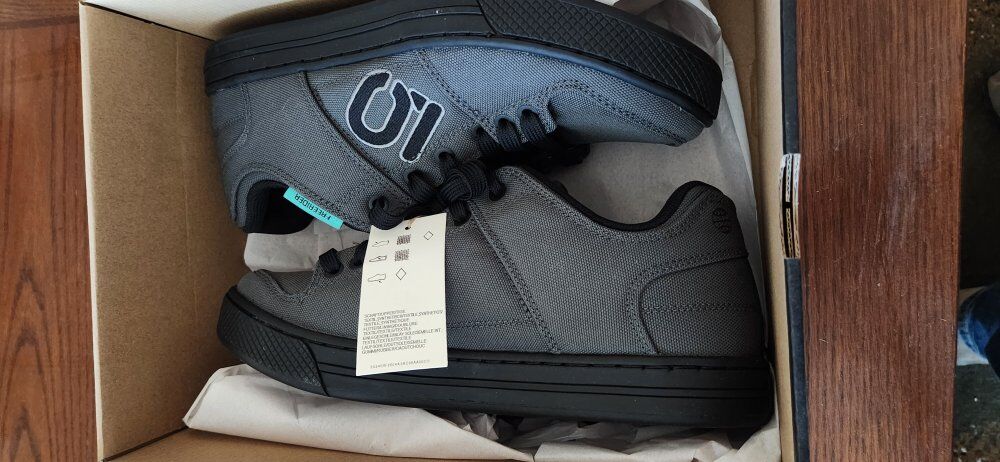 510/Adidas Mt bike shoes 8.5 New!