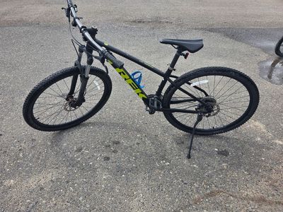 Trek Marlin 6 Mountain Bike. 17.5" frame, 29" rims.