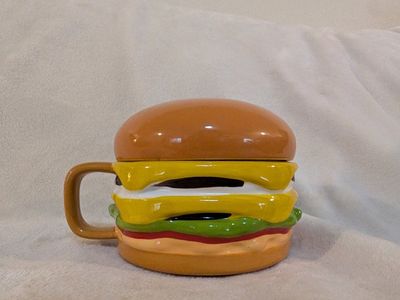 In-N-Out Ceramic Burger