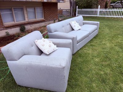 Couch set