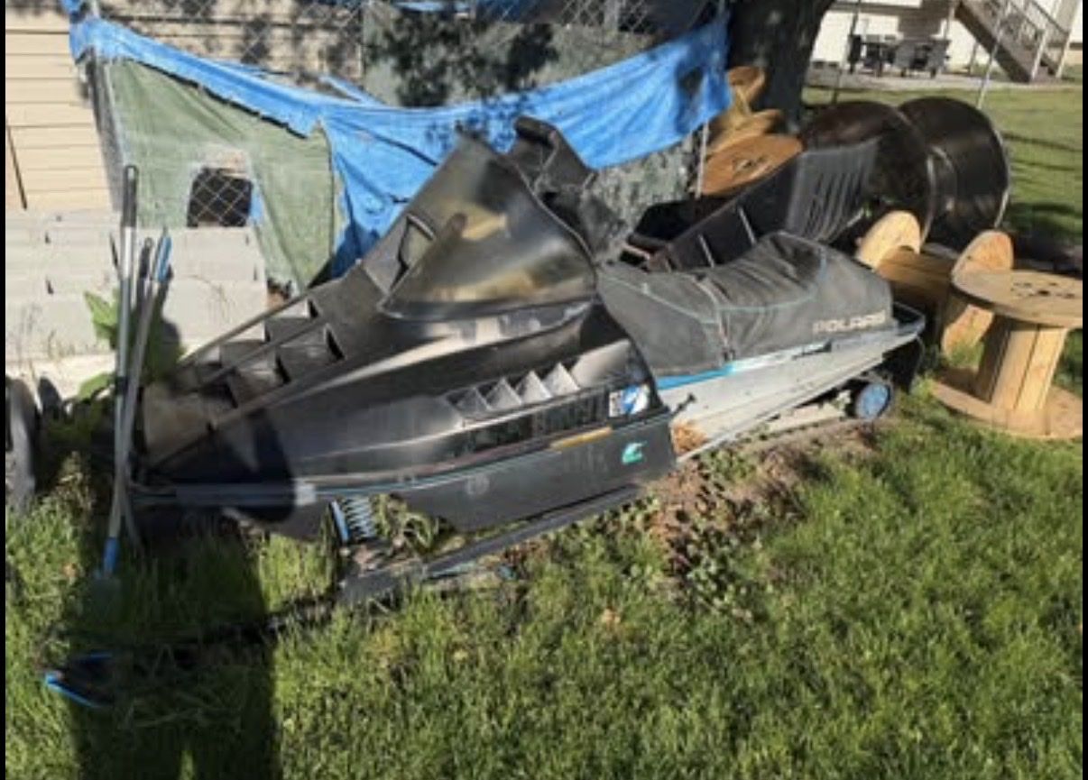 1998 Polaris Snowmobile - For Parts/Repair - Includes Owner's Manual