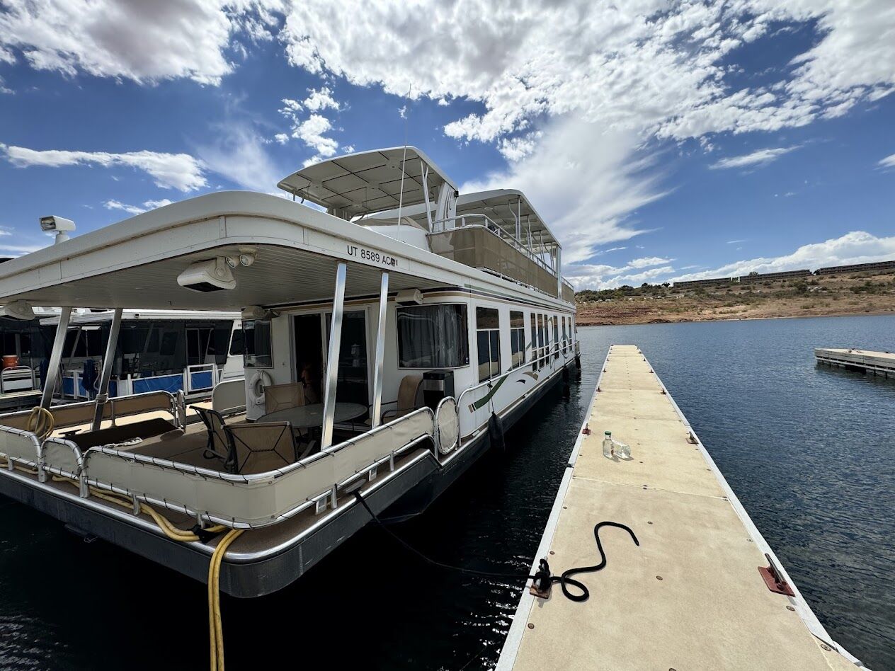 2004 Sharp Mysterious Waves Houseboat