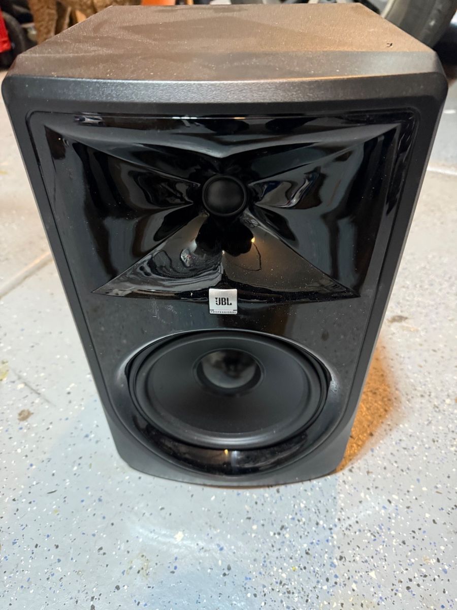 JBL Professional 305PMKII Powered 5" Two-Way Studio Monitor