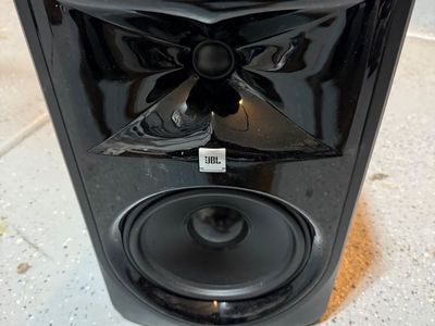 JBL Professional 305PMKII Powered 5" Two-Way Studio Monitor