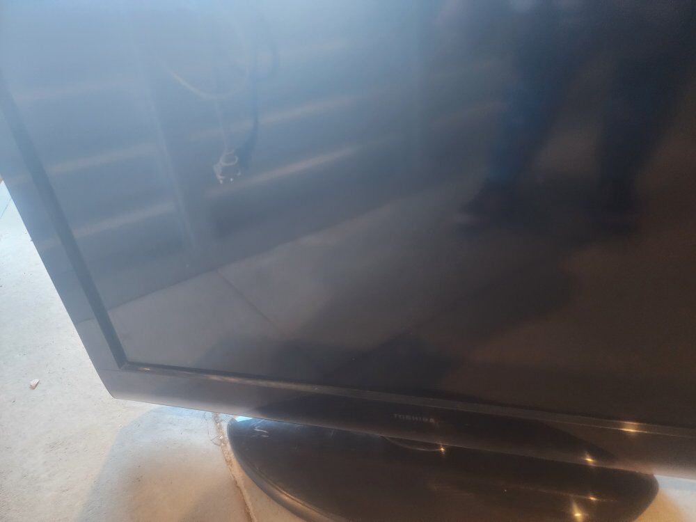 50 inch tv with glass stand