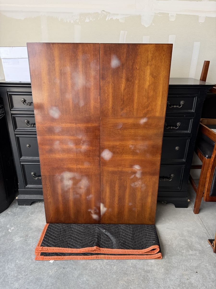Kitchen / Dining table and chairs