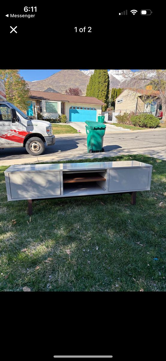 Tv/entertainment Stand