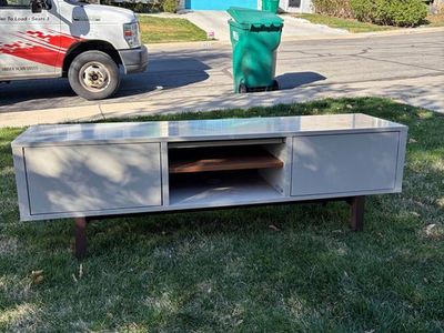 Tv/entertainment Stand