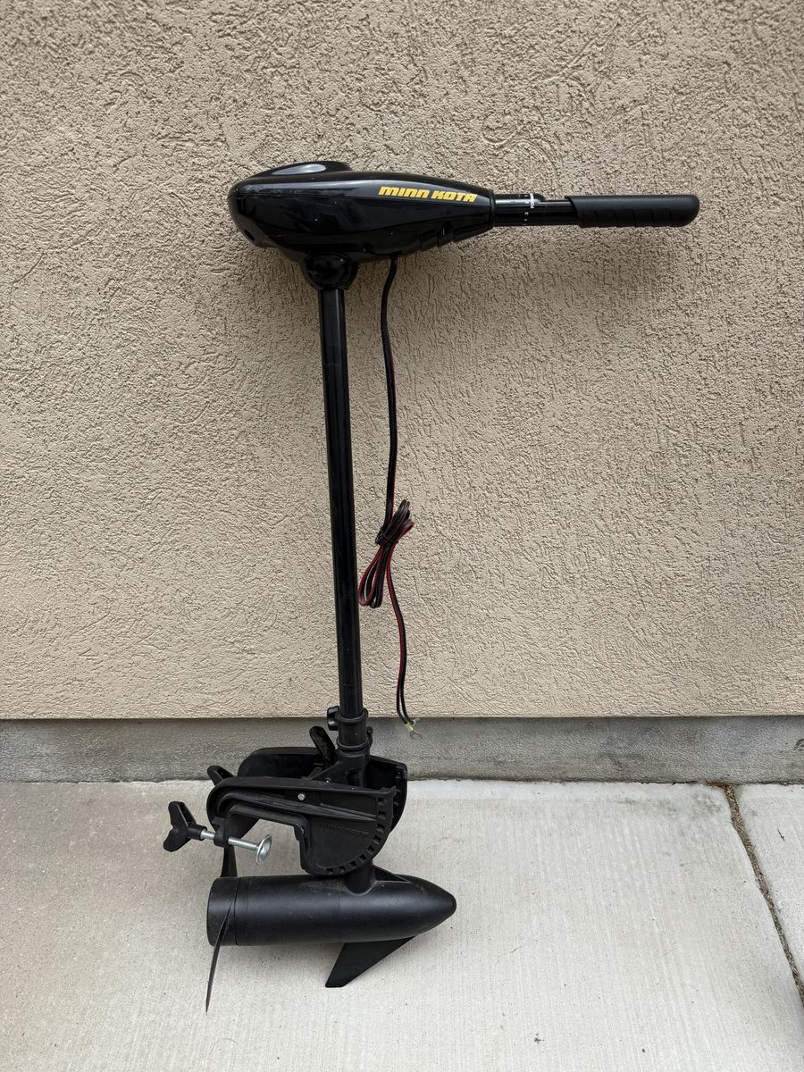 Minn Kota Endura 30 Trolling Motor - 30 lbs Thrust, 12V, 5 Speeds, Extended Running Time