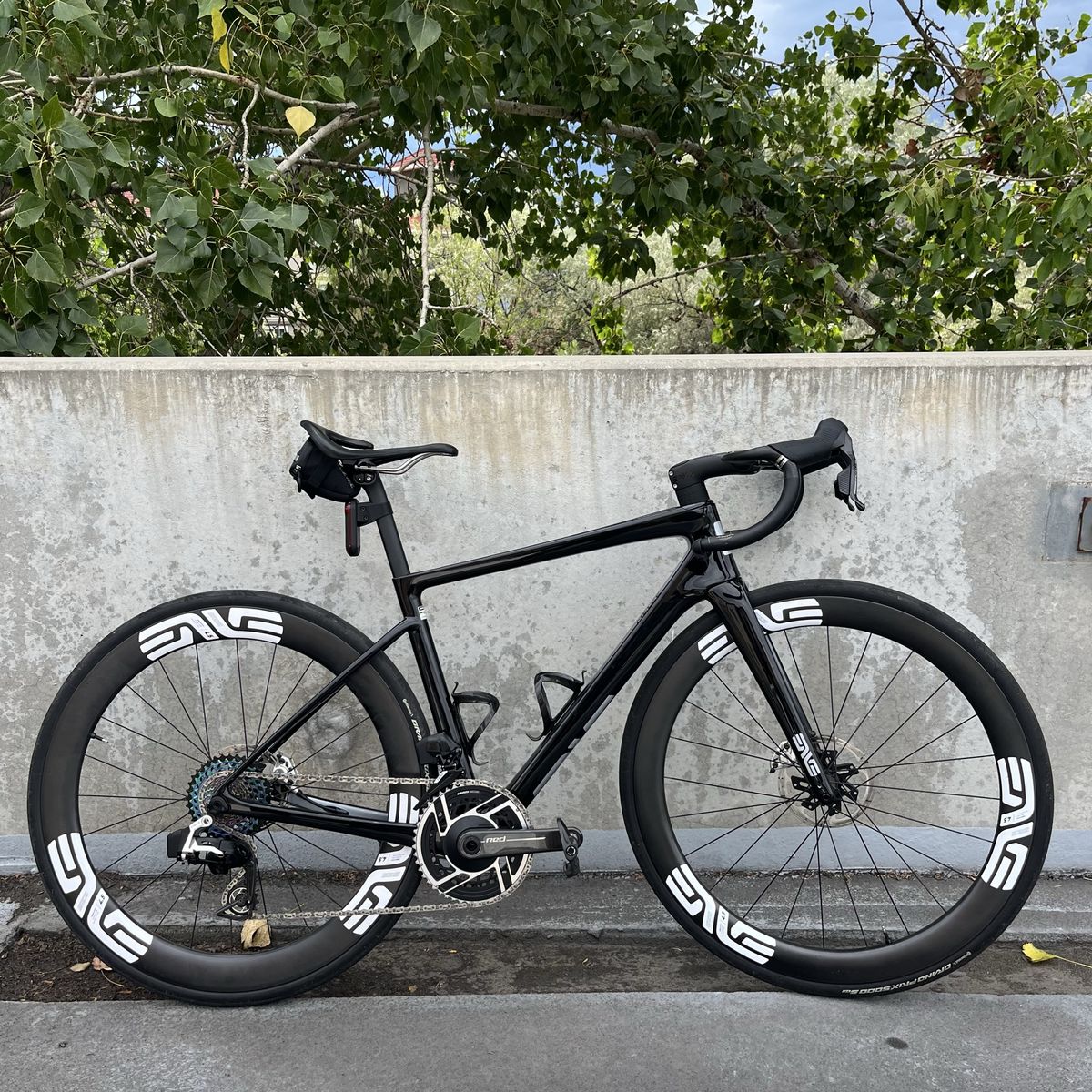 LIKE NEW 2026 Enve Melee 52cm CeramicSpeed Gloss Black SRAM Red AXS E1 12-Speed SES 4.5 Wheels Carbon Road Bike