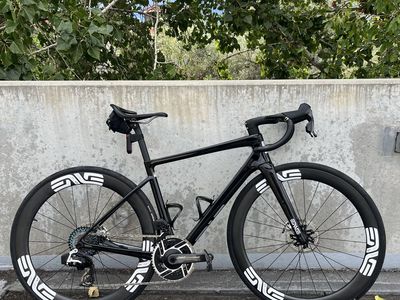 LIKE NEW 2026 Enve Melee 52cm CeramicSpeed Gloss Black SRAM Red AXS E1 12-Speed SES 4.5 Wheels Carbon Road Bike