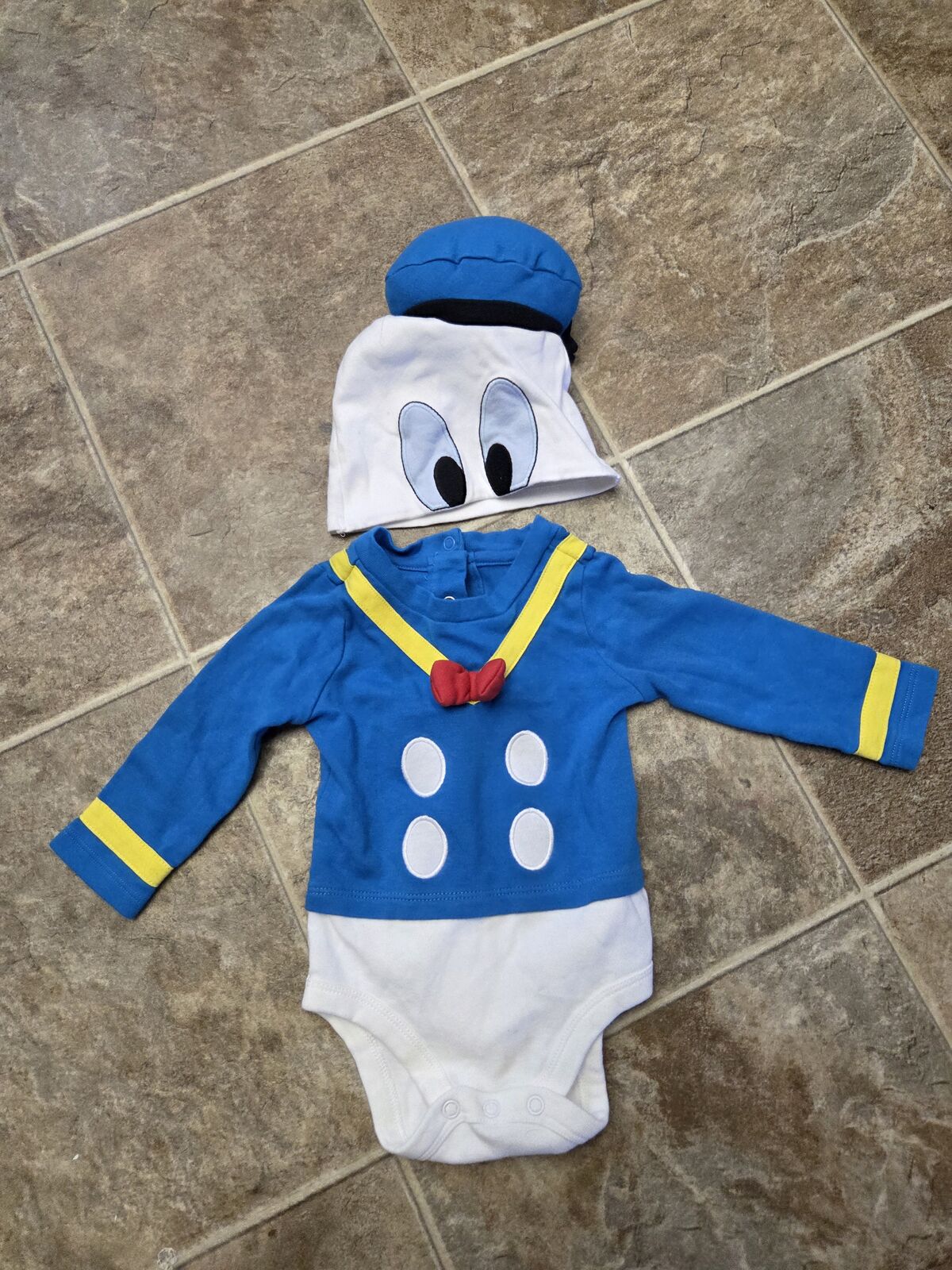 Disney baby Donald Duck costume bodysuit with a hat. 6-9 months Halloween