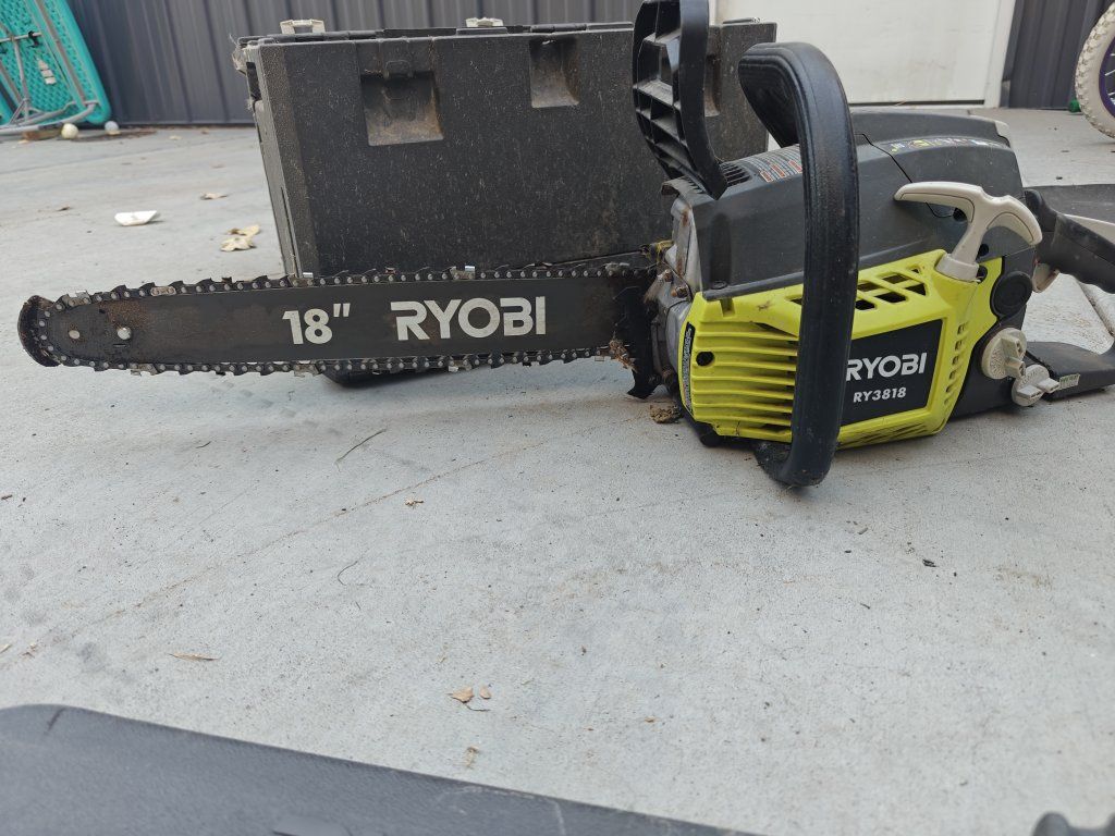 Ryobi RY3818 18" gas chainsaw