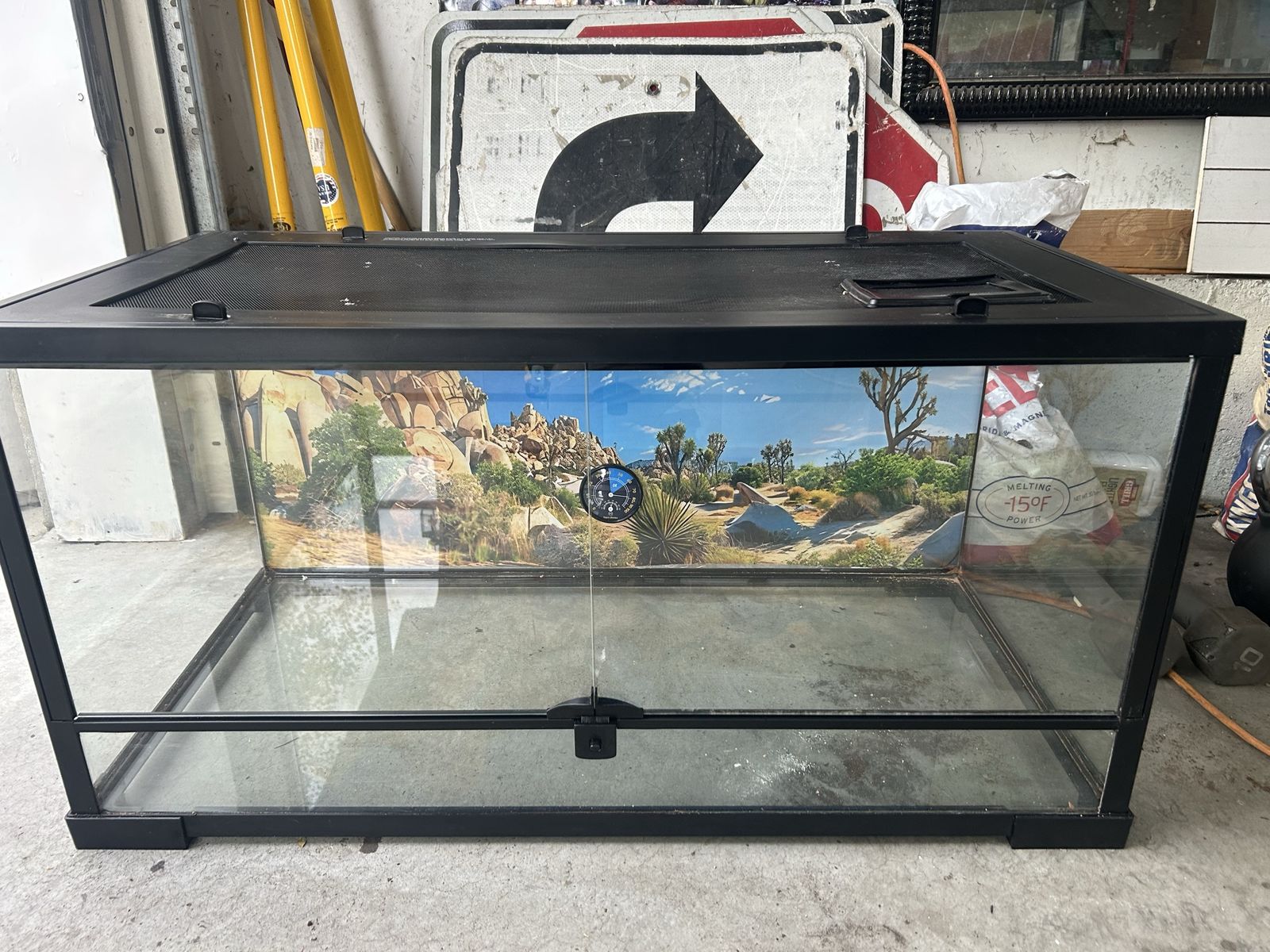 Reptile tank