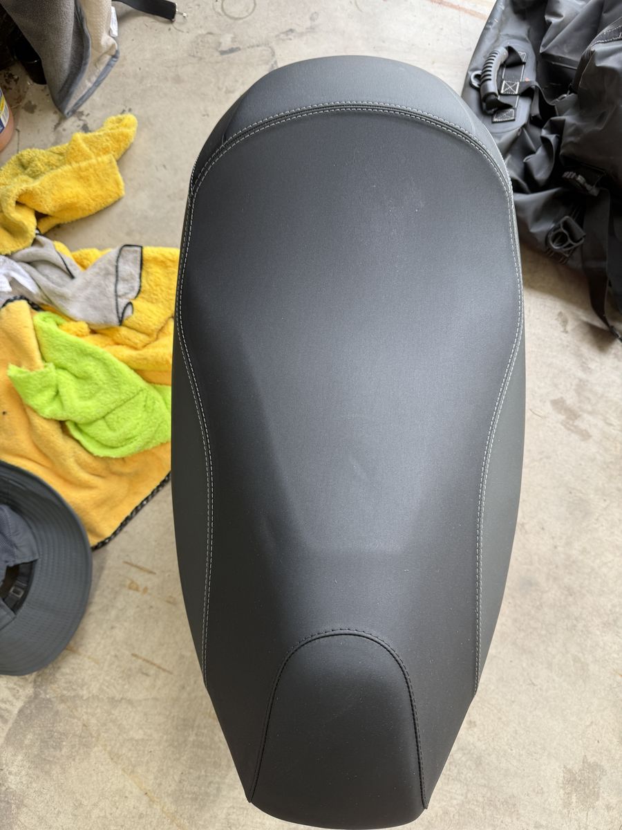 Vespa GTS sport seat
