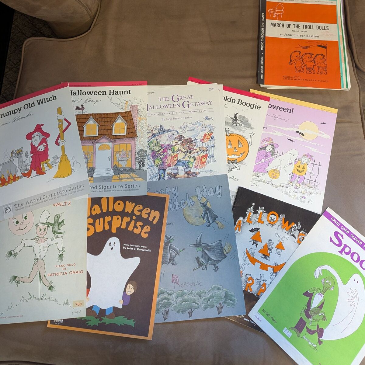 Halloween piano music