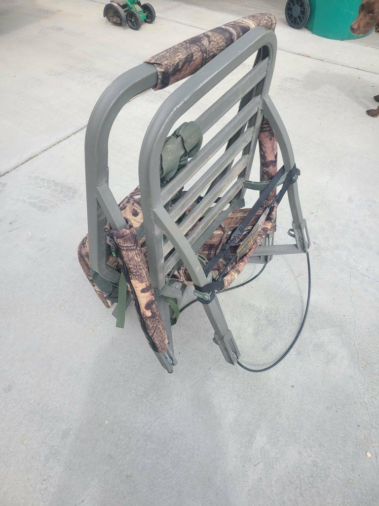 Climbing tree stand, like new