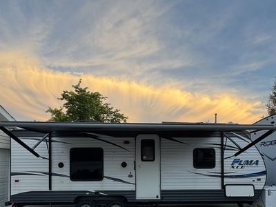 Palomino Puma XLE Travel Trailer - Dual Axle with Power Awning Camper Trailer