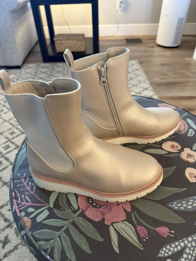 Girls Metallic Gold Chelsea Boots Size 3