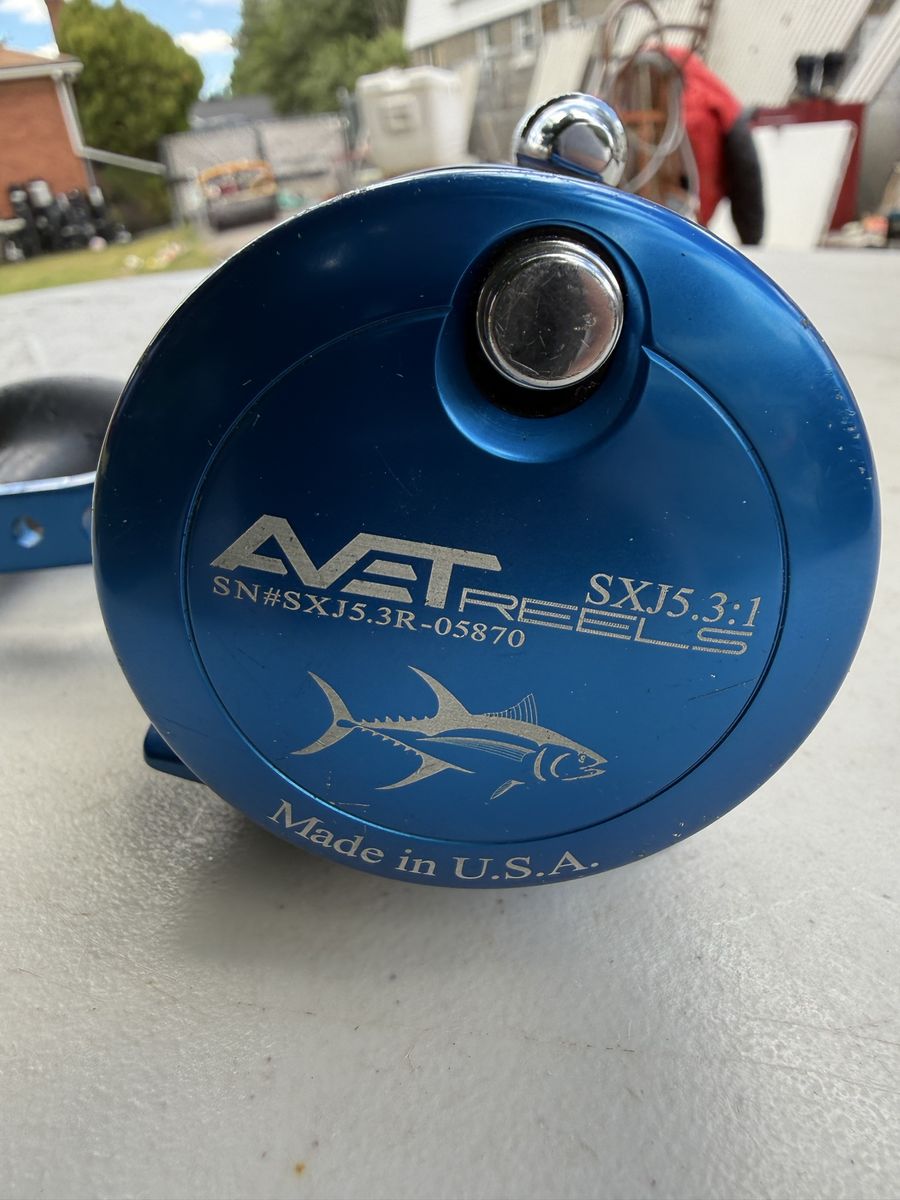 AVET REELS SXJ5.3:1 Single Speed Conventional Reel - Blue, Made in USA