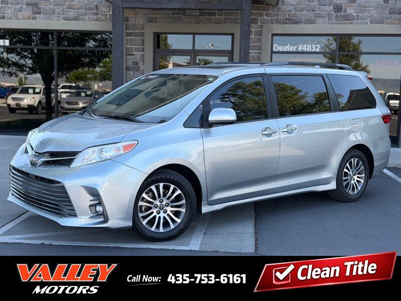 2020 Toyota Sienna XLE 8-Passenger