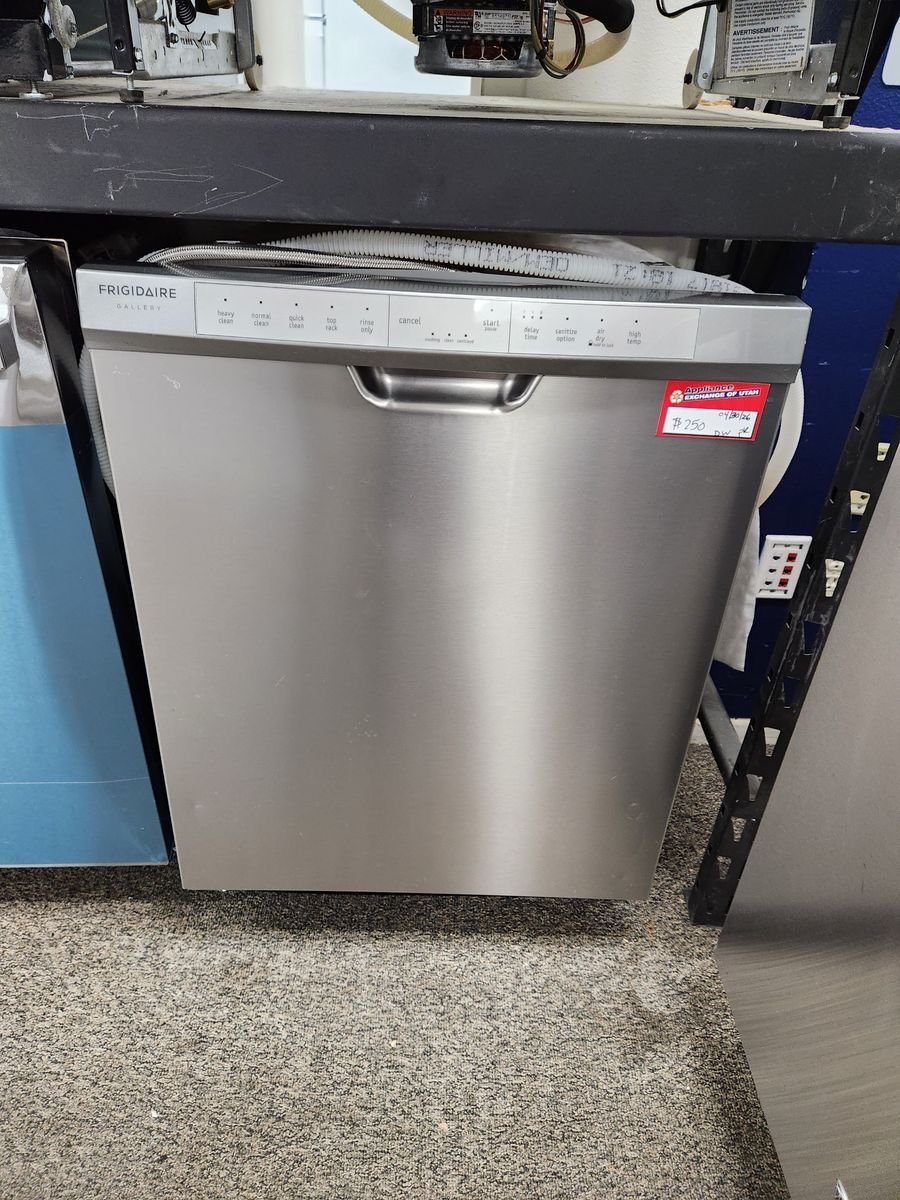 BEAUTIFUL FRIGIDAIRE STAINLESS STEEL DISHWASHER! W-WARRANTY