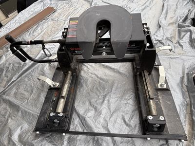 Curt 5th Wheel Hitch 24k E16