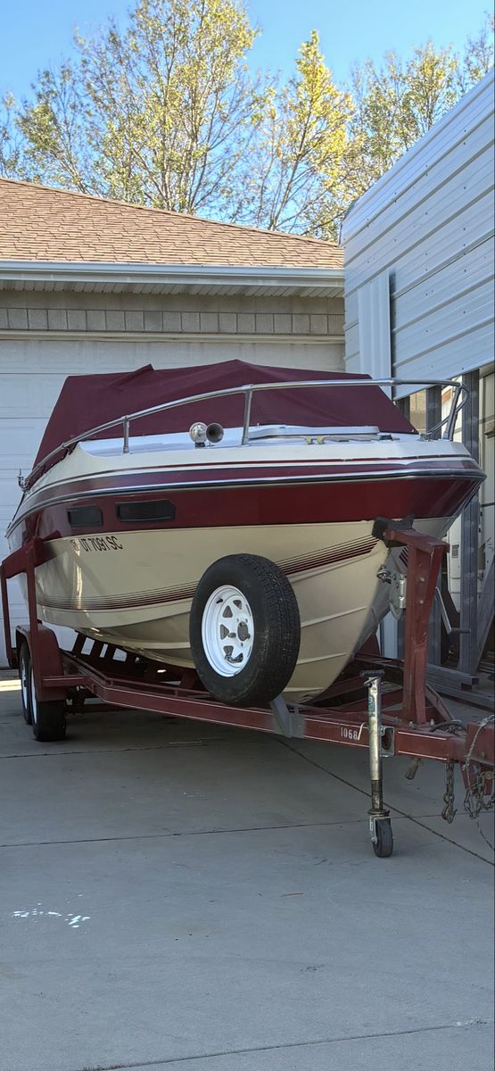 1989 Reinell 21.5’ Cuddy Cabin with Trailer and OMC King Cobra 460 Engine