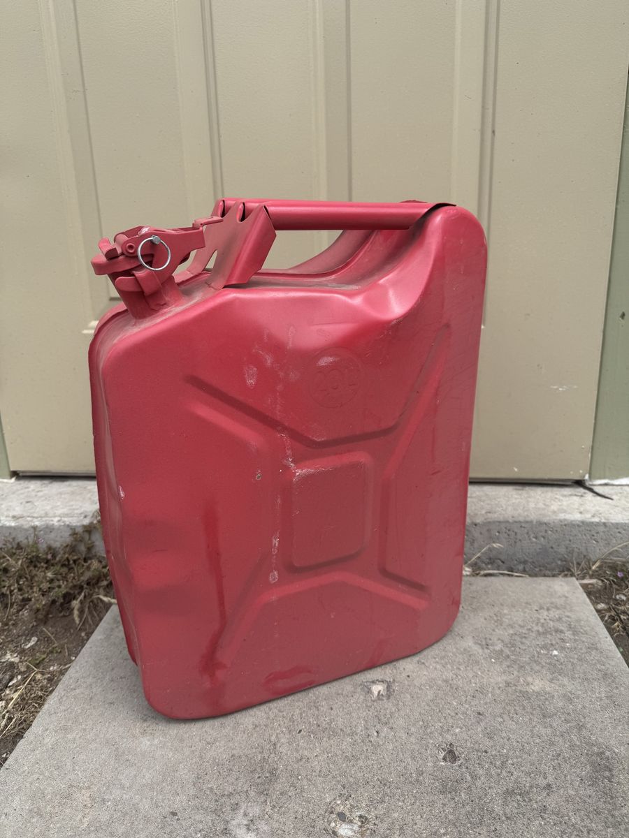 Metal gas can 5 gallon