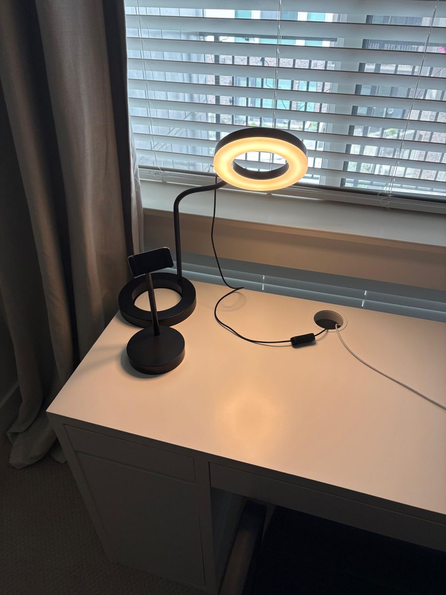 Ring Lamp with Phone Holder