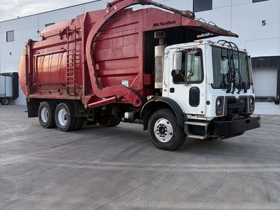 2012 Mack MRU633 Garage Truck