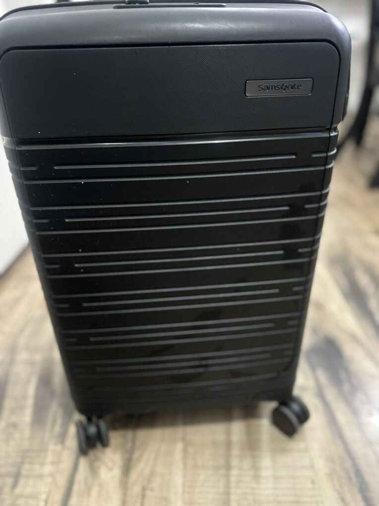 Samsonite ELEVATION PLUS HARDSIDE CARRY-ON SPINNER
