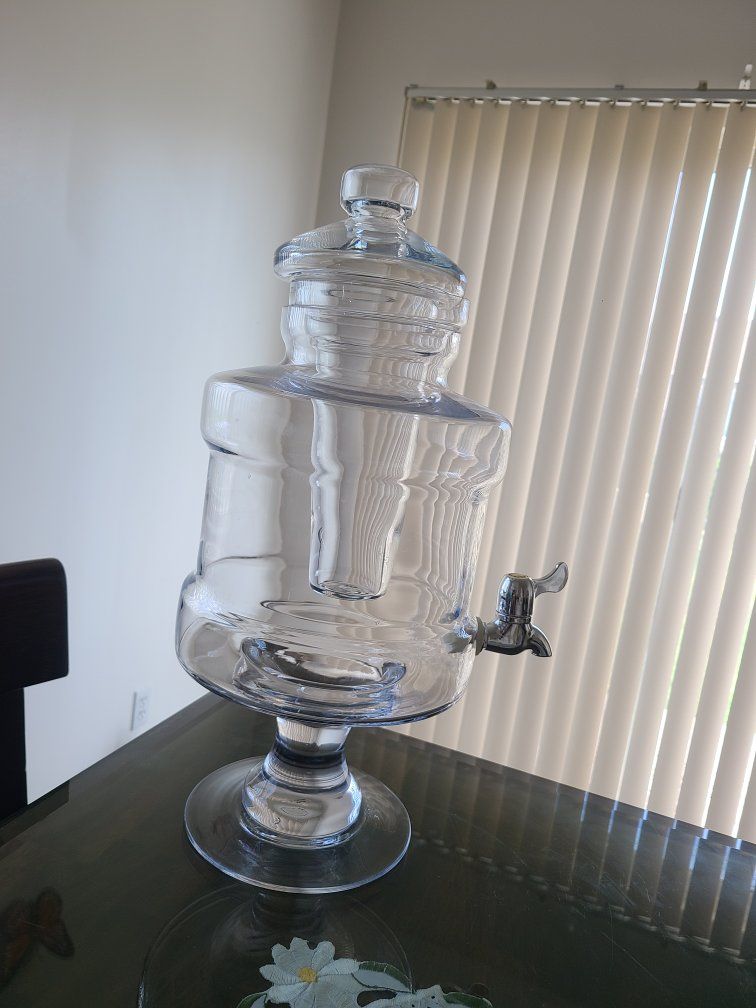 Glass beverage dispenser